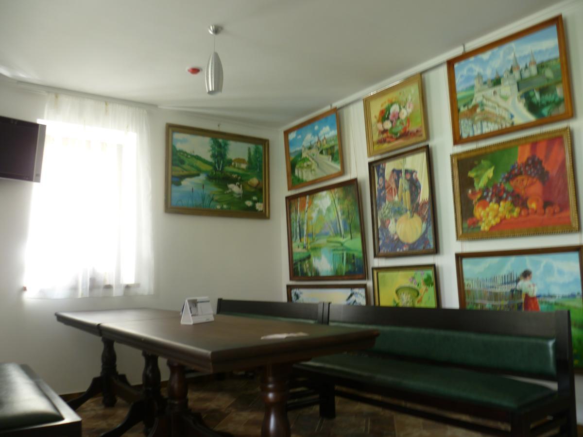 Home Hotel Камианец-Подилский Екстериор снимка