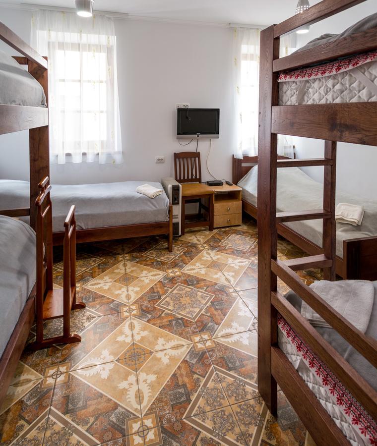 Home Hotel Камианец-Подилский Екстериор снимка
