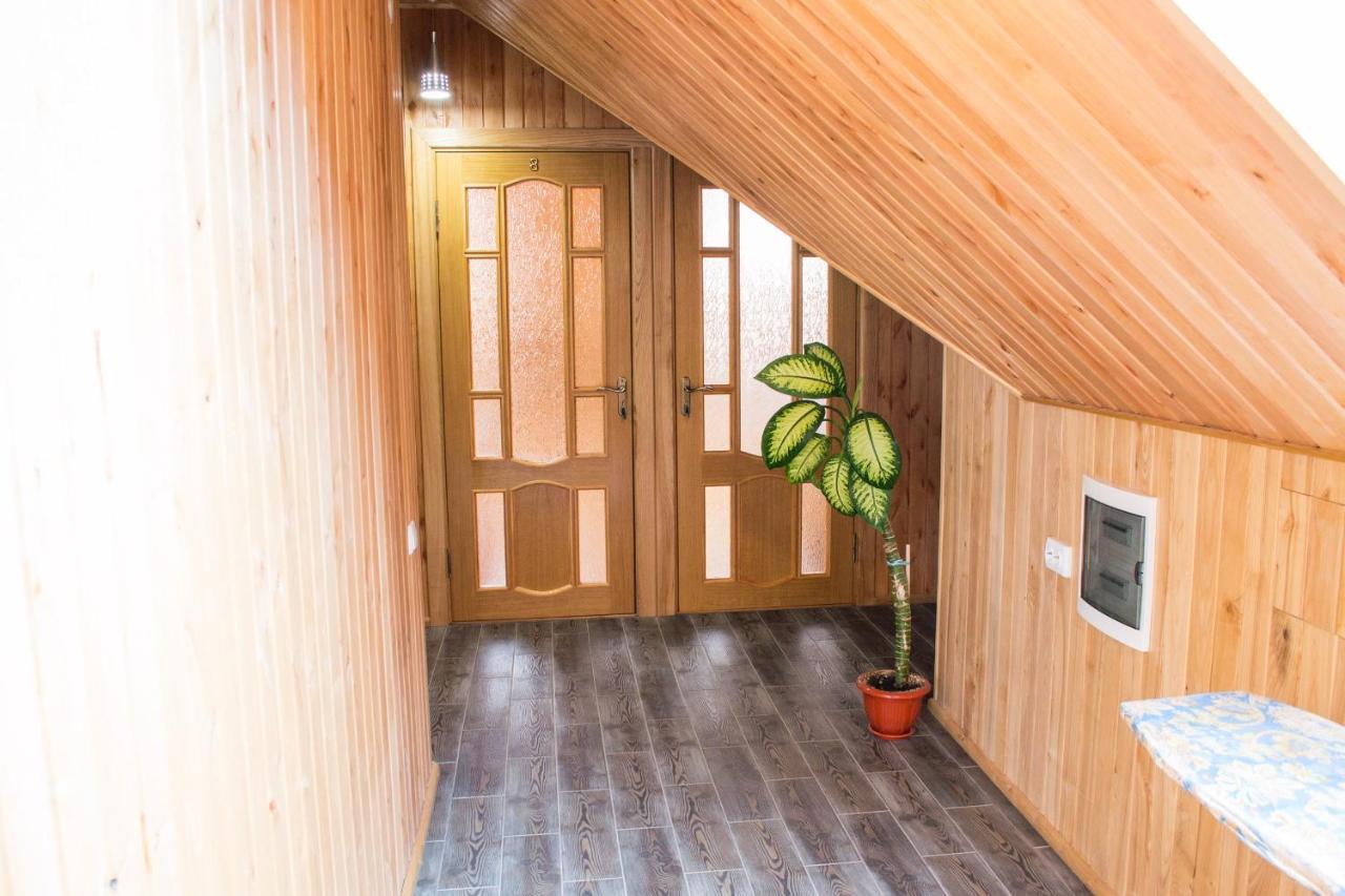 Home Hotel Камианец-Подилский Екстериор снимка